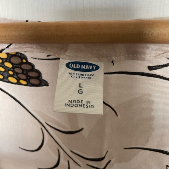 Old navy sleeveless blouse - Picture 2 of 3